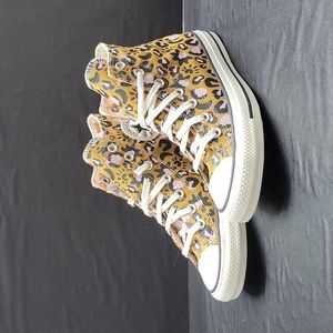Converse High Top Brand new.